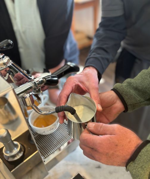 Baristakurs Milch aufschäumen - Kaffeerösterei Jehle